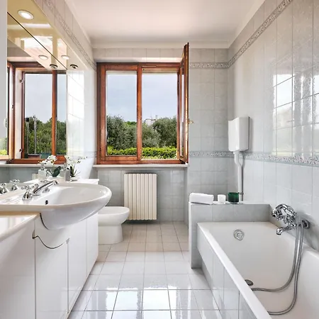 Celebrity - Regarda Travel Lazise