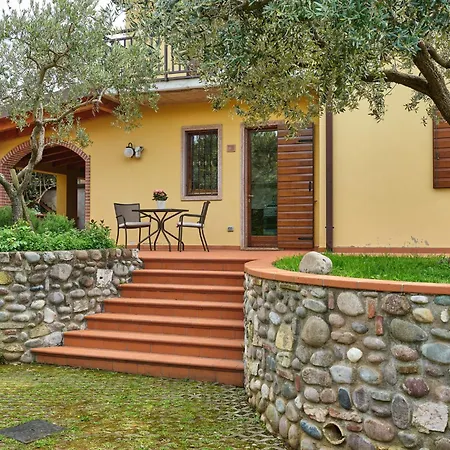 Celebrity - Regarda Travel Villa *