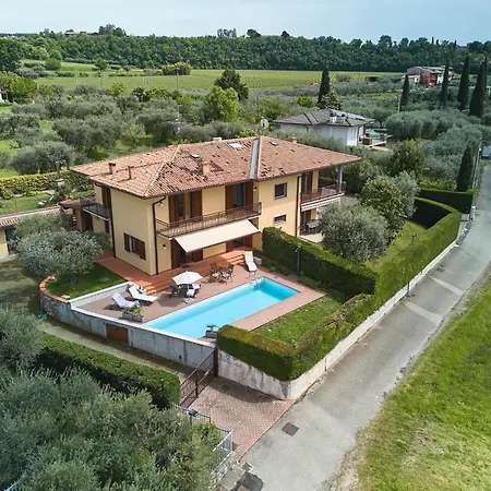 Celebrity - Regarda Travel Villa