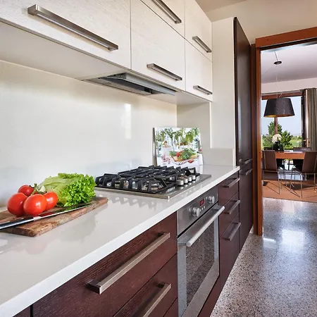 Celebrity - Regarda Travel Villa *