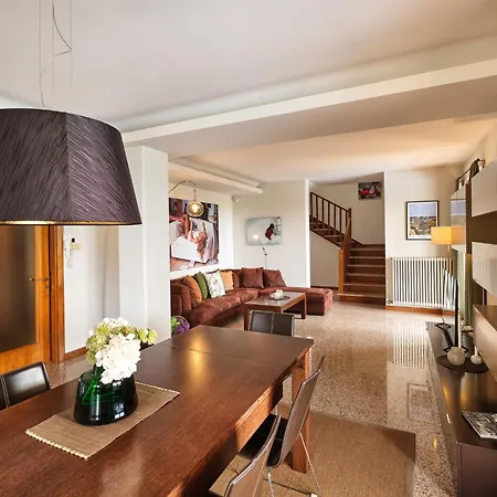 Celebrity - Regarda Travel Villa *