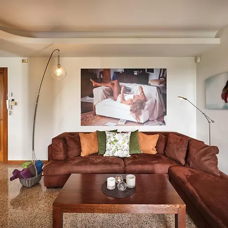 Celebrity - Regarda Travel *