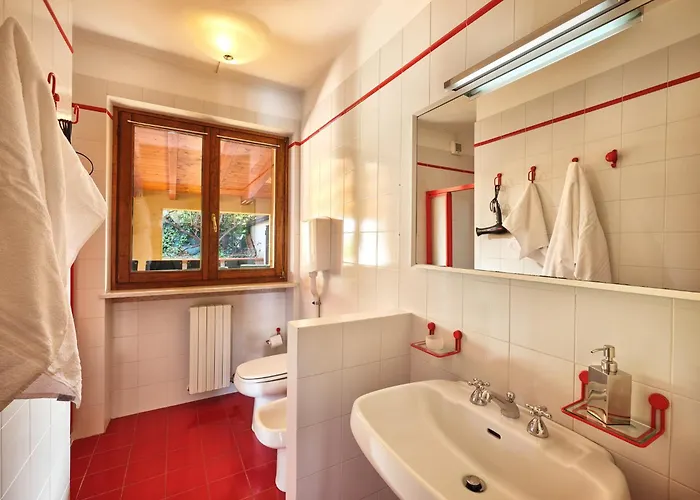 Celebrity - Regarda Travel Villa Lazise