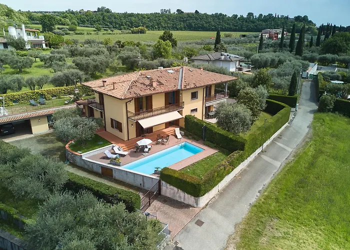 Celebrity - Regarda Travel Villa