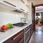 Celebrity - Regarda Travel Villa *